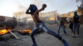 In Israele continuano gli attentati, a Jaffa esplode la violenza degli arabo-israeliani