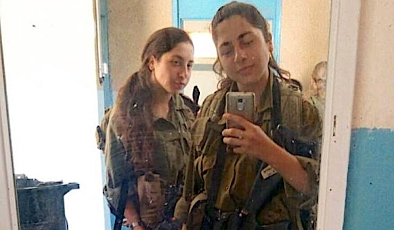 La storia di due gemelle friulane: lasciano l’Italia e si arruolano al fronte nell’esercito israeliano
