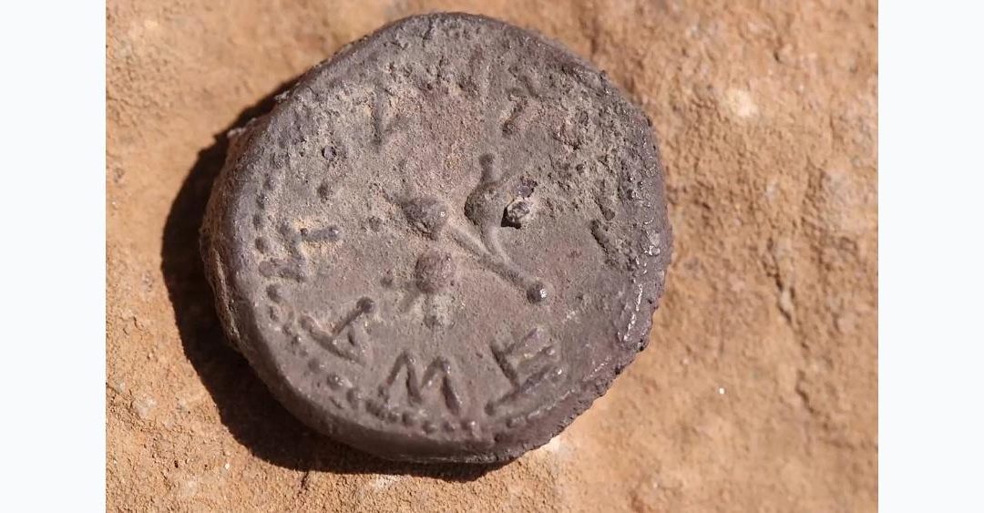 L’antica moneta scoperta per caso dagli archeologi nel deserto vicino a Gerusalemme Commento di Caterina Damiano